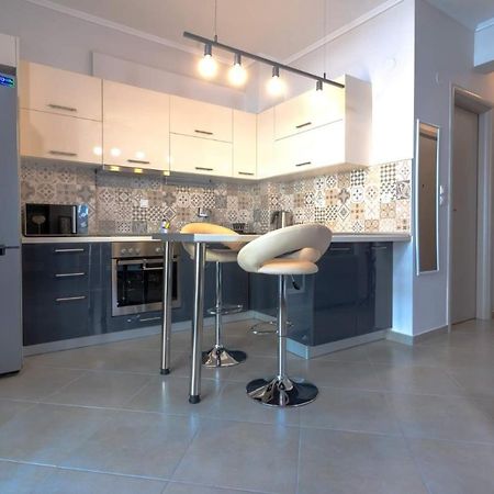 Beautiful & Modern Apartment In Солун Екстериор снимка